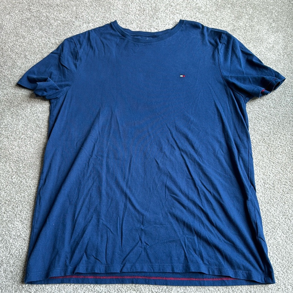 Tommy Hilfiger Men’s Size Medium Navy Tee